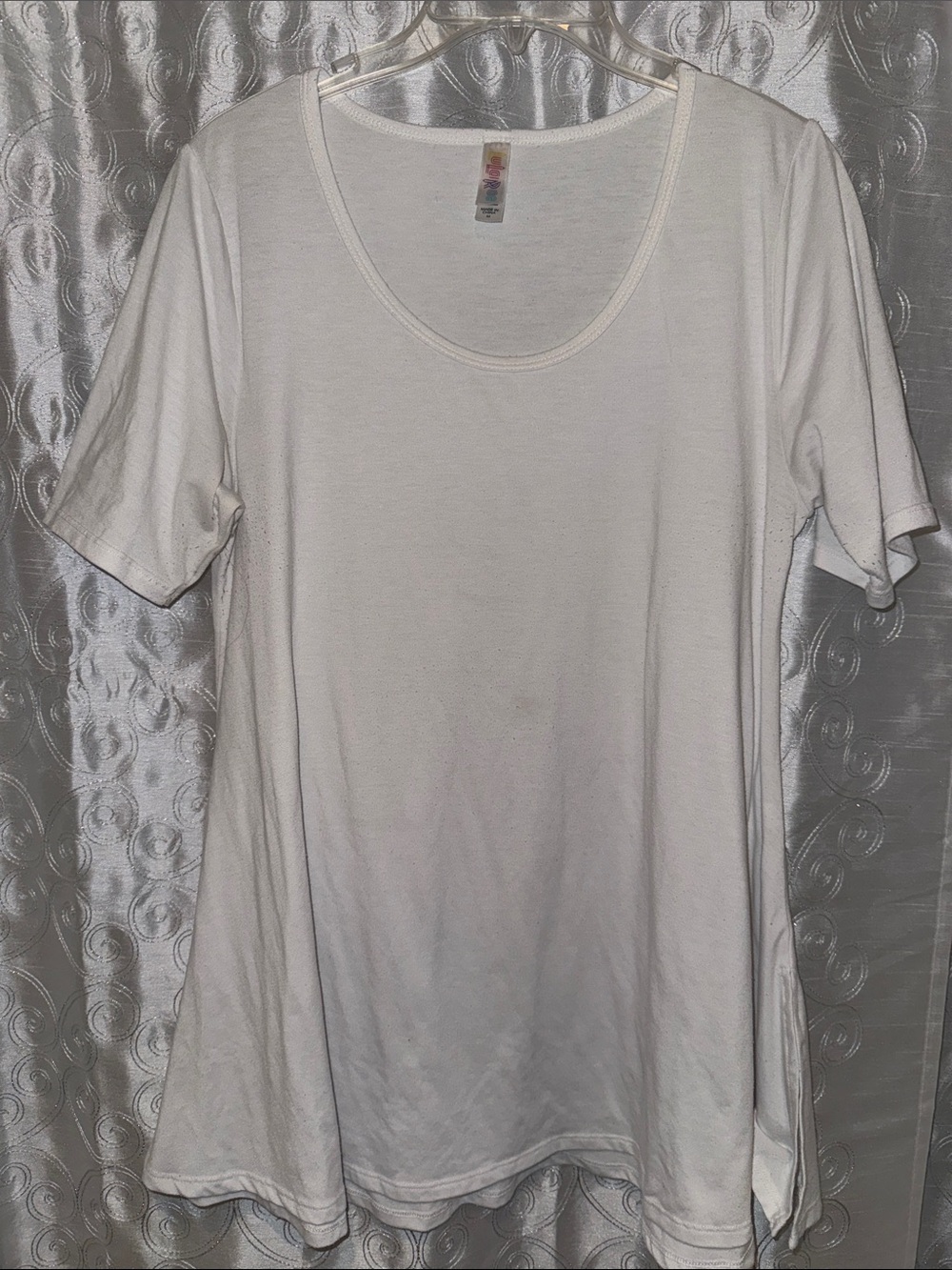LuLaRoe Classic Scoop Neck Short Sleeve Top in White Women’s Size Medium 🔥 G2